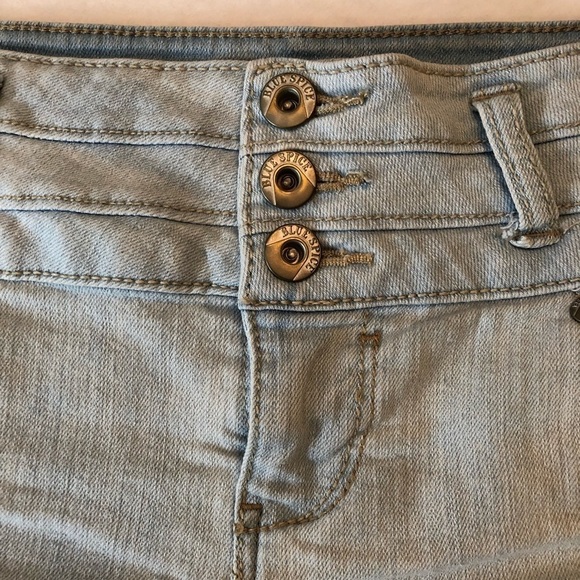 Blue Spice Booty Jean Short Shorts Women W27 Size 5 Denim Light Blue Stretchy - Picture 4 of 8